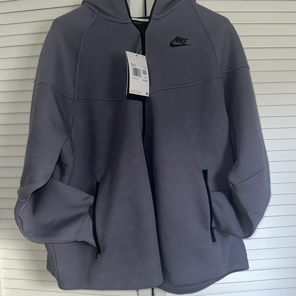 Nike Tech - Picture 3 of 4